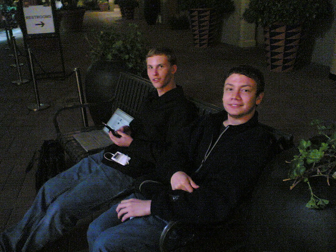 Line at opening of Apple Store